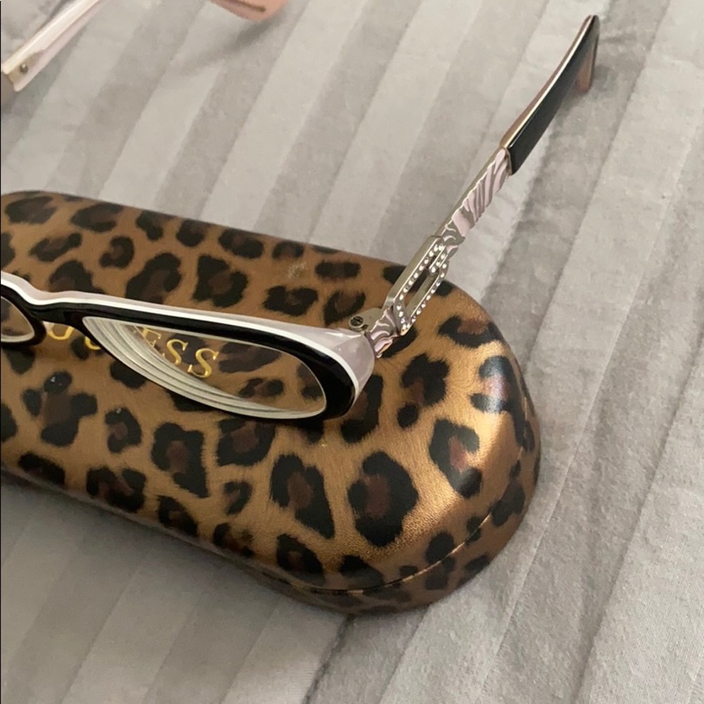 Guess eyeglass frame with eye glass case
